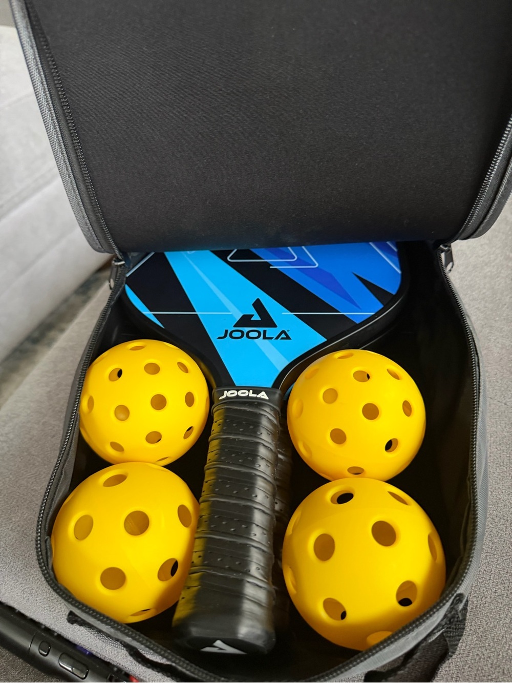 Joola Pickleball Paddle Set with Yellow Balls